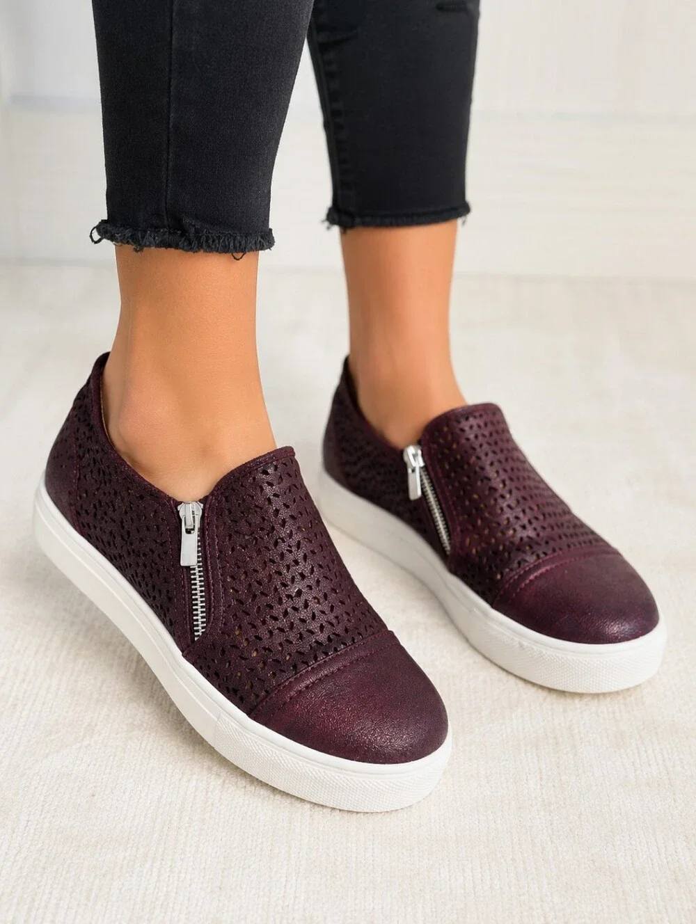 REPORT Slip-on Sneakers with side zipper